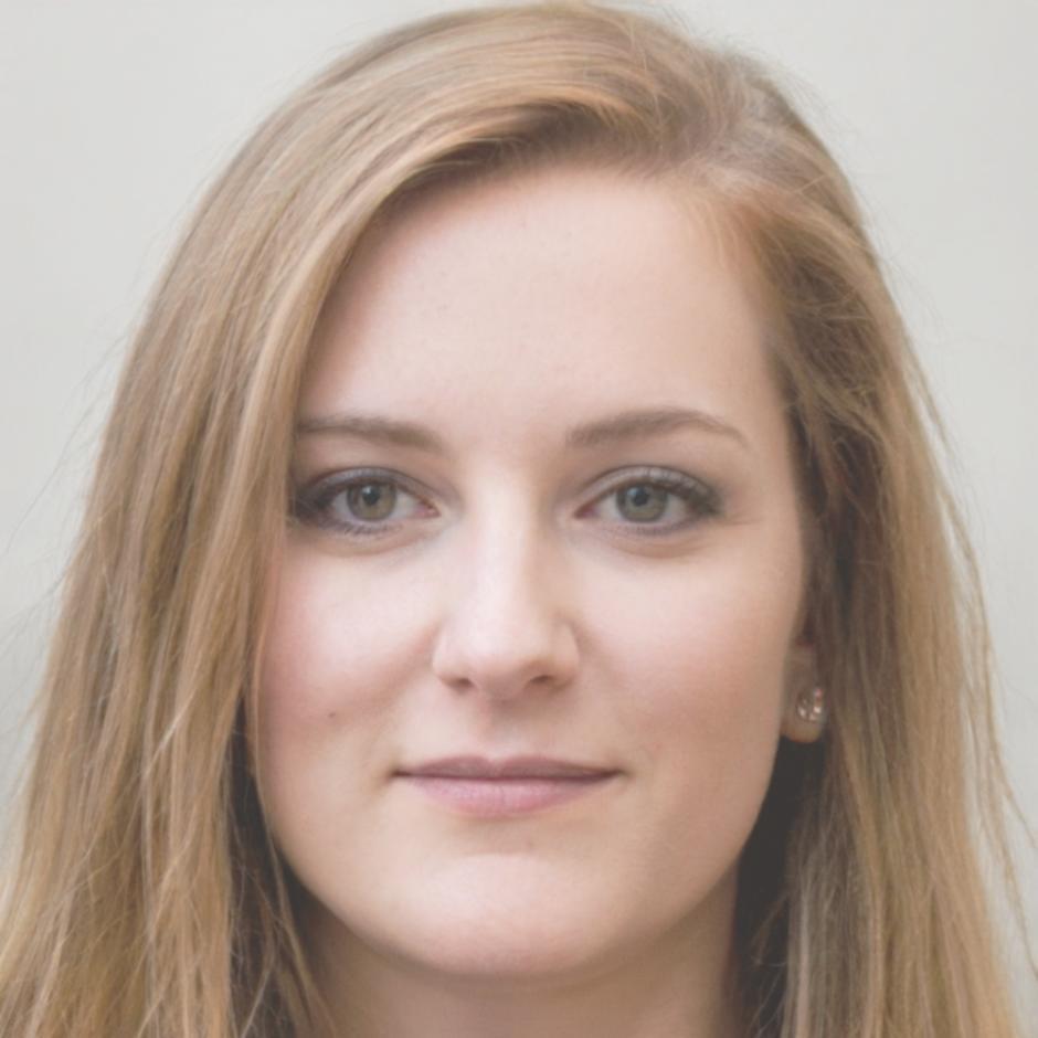 Elena Marinescu, absolventă drovianthule